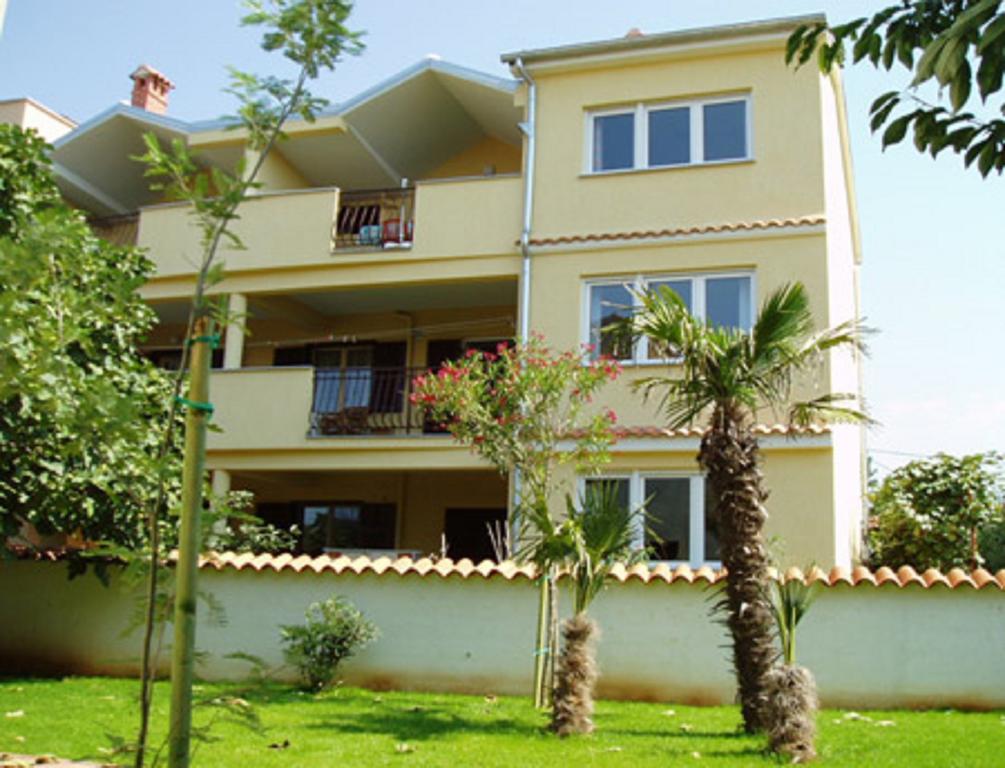 Nina Apartment
