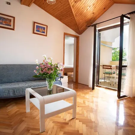 Apartments Nina Rovinj Exterior photo
