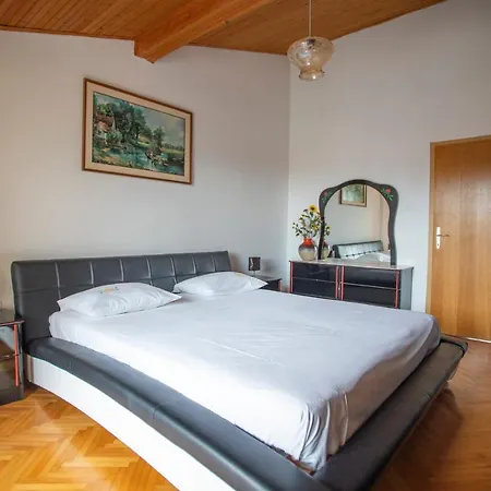 Apartments Nina Rovinj Exterior photo